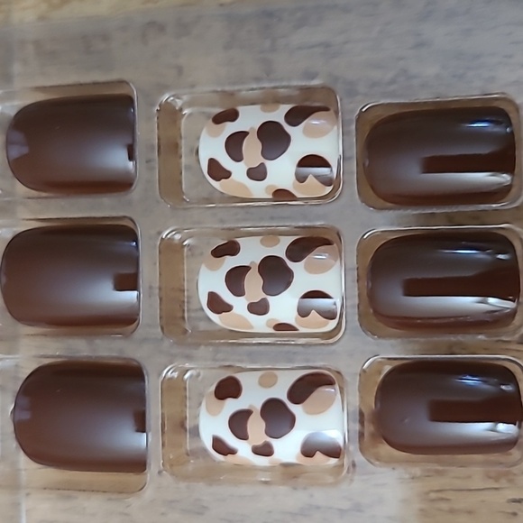 2/$16 Brown Leopard Press On Nails - Picture 11 of 13